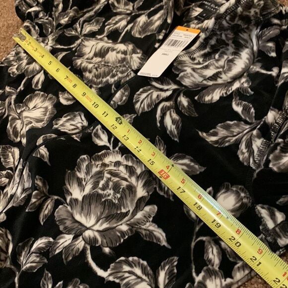 Miss Elaine soft zip up house coat small. SOFT - Picture 10 of 10